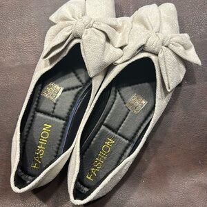 Never worn gray flats